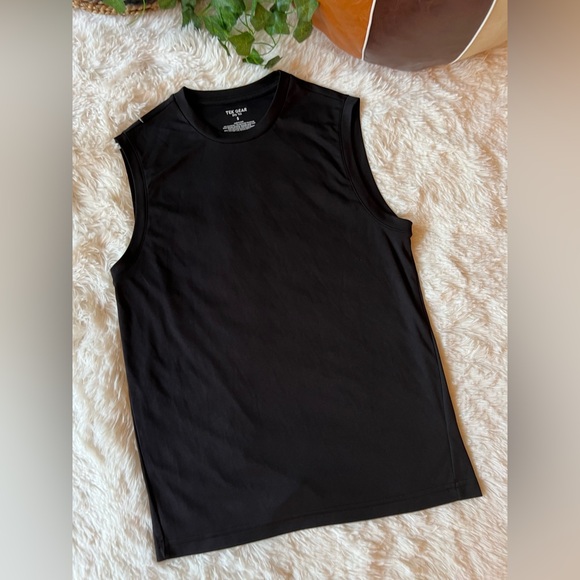 Black Sleeveless Athletic Top Small - Picture 1 of 10